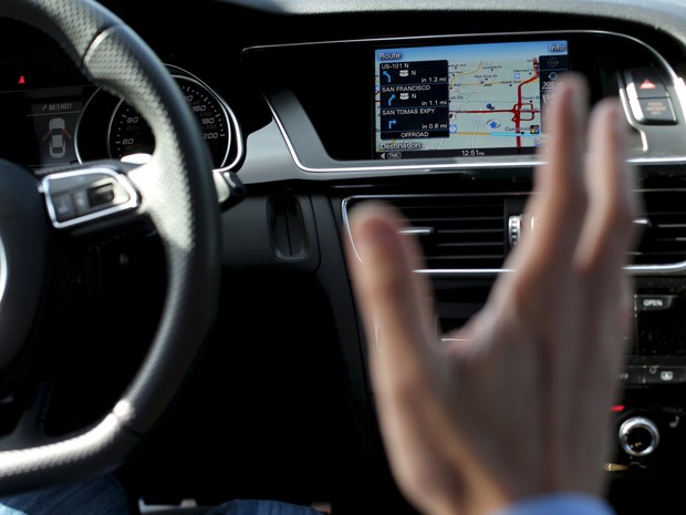 Espelhar smartphone no carro levanta questões sobre segurança