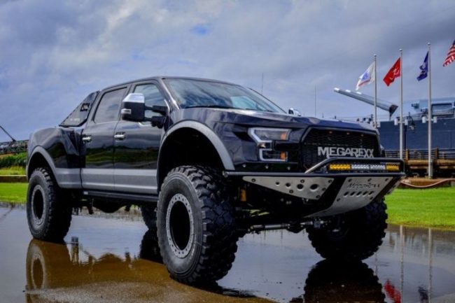 MegaRexx cria uma versão maior da Ford F-150 Raptor